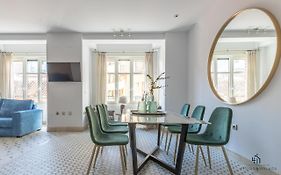 Living4Malaga Majestic Granada Street